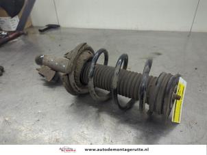 O198135 Gebruikte schokdemperpoot rechts-voor Mazda 5