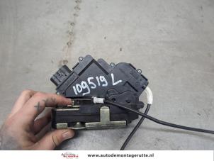 O198143 Gebruikte portierslot mechaniek 2deurs links Smart Fortwo