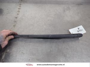 O198196 Gebruikte ruitenwisserarm achter Suzuki Swift