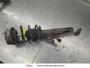 O198211 Gebruikte schokdemperpoot rechts-voor BMW 1-Serie