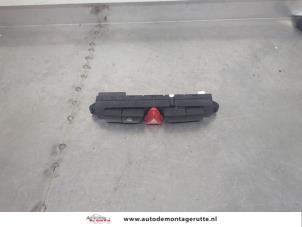 O198228 Gebruikte paniekverlichtings schakelaar Kia Ceed