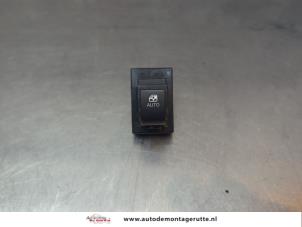 O198237 Gebruikte elektrisch raam schakelaar Kia Ceed