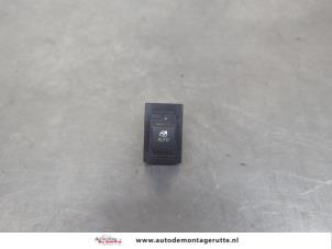 O198242 Gebruikte elektrisch raam schakelaar Kia Ceed