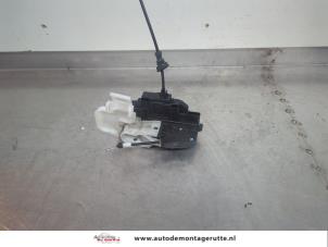 O198248 Gebruikte portierslot mechaniek 4deurs rechts-voor Kia Ceed