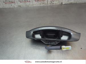 O198307 Gebruikte schakelaar achterklep Nissan Micra