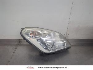 O198315 Gebruikte rechter koplamp Suzuki Splash