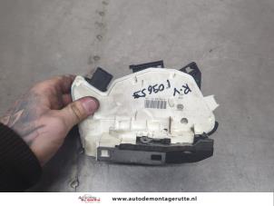 O198363 Gebruikte portierslot mechaniek 4deurs rechts-voor Volkswagen UP