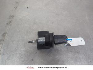 O198381 Gebruikte sleutel+contactslot Opel Meriva