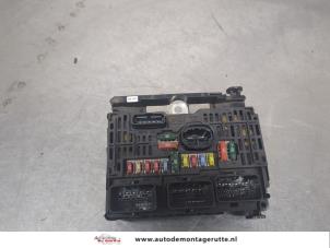 O198389 Gebruikte zekeringkast Peugeot 407