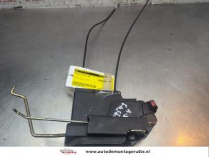 O198486 Gebruikte deurslot mechaniek 4deurs rechts-voor Hyundai Tucson