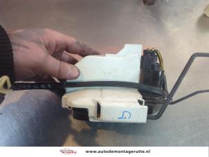 O198543 Gebruikte deurslot mechaniek 4deurs links-achter Hyundai Getz