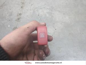 O198596 Gebruikte paniekverlichtings schakelaar Daihatsu Terios