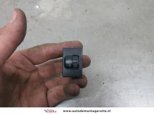 O198597 Gebruikte schakelaar koplamp ihv Daihatsu Terios