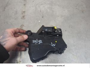 O198609 Gebruikte slotmechaniek portier 4deurs links-voor Daihatsu Terios