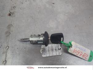 O198641 Gebruikte cilinderslot portier links Ford Transit Connect