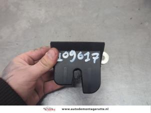 O198652 Gebruikte slotmechaniek achterklep Seat Leon