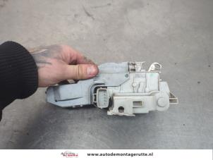O198654 Gebruikte slotmechaniek portier 4deurs links-voor Fiat Bravo