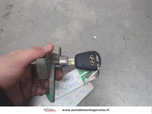 O198664 Gebruikte portierslot cilinder links Hyundai Getz