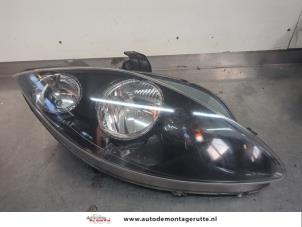 O198672 Gebruikte rechter koplamp Seat Altea