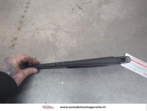 O198687 Gebruikte ruitenwisserarm achter Renault Zoe
