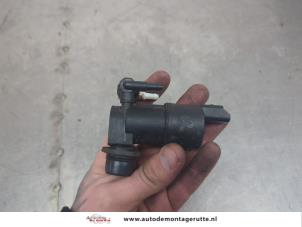 O198691 Gebruikte ruitensproeierpomp voor Renault Zoe