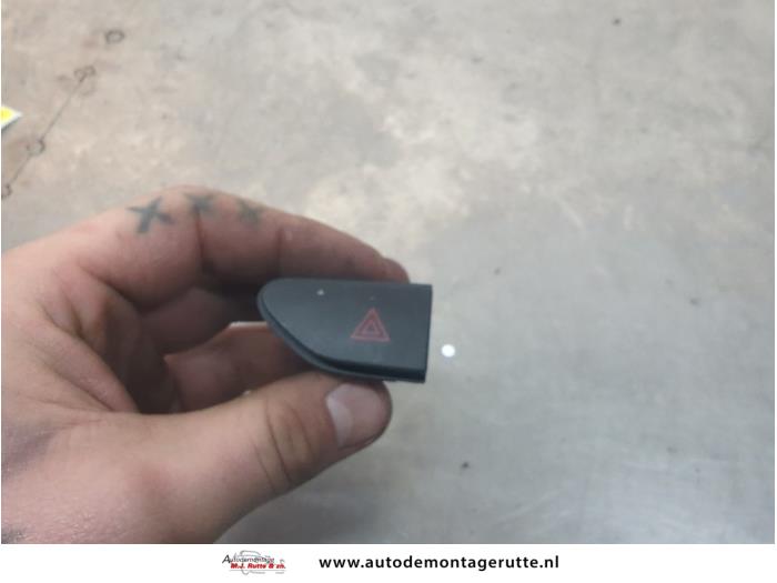 Gebruikte Alarmlicht Schakelaar Renault Zoe O198693