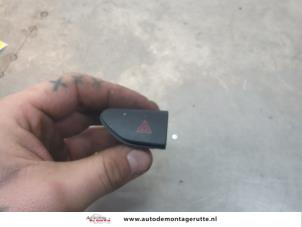 O198693 Gebruikte gevarenlicht schakelaar Renault Zoe