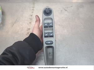 O198733 Gebruikte combischakelaar ramen Renault Zoe