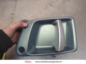 O198746 Gebruikte portiergreep 2deurs links Peugeot 1007