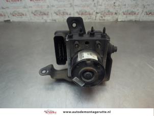 O198808 Gebruikte abs pomp Suzuki Swift