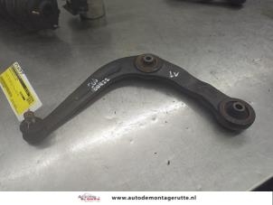 O198809 Gebruikte triangel links-voor Peugeot 206