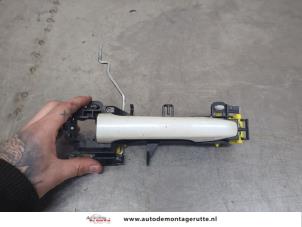 O198885 Gebruikte portiergreep 2deurs links Toyota IQ