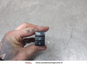 O198890 Gebruikte stoelverwarmings schakelaar Toyota IQ