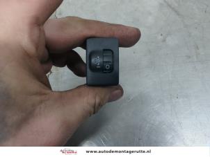 O198891 Gebruikte schakelaar koplamp ihv Toyota IQ