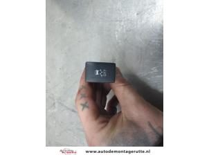 O198892 Gebruikte schakelaar esp Toyota IQ