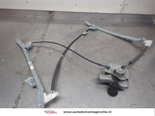 O198893 Gebruikte raammechaniek 2deurs links-voor Toyota IQ