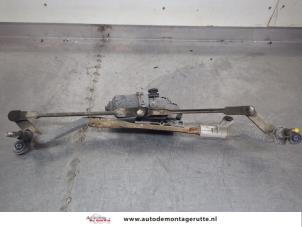 O198896 Gebruikte ruitenwismotor+mechaniek Toyota IQ