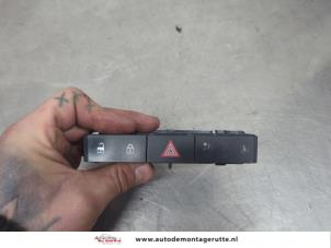 O198919 Gebruikte alarmlicht schakelaar Opel Astra