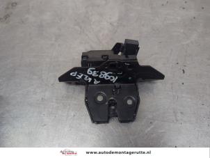 O198929 Gebruikte slotmechaniek achterklep Opel Astra