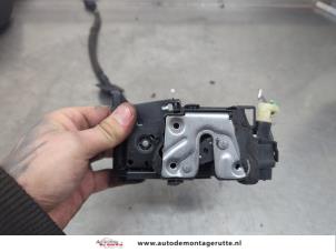 O198952 Gebruikte deurslot mechaniek 4deurs links-voor Renault Zoe