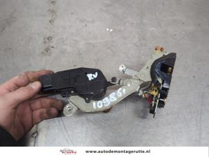 O198993 Gebruikte portierslot mechaniek 2deurs rechts Suzuki Ignis