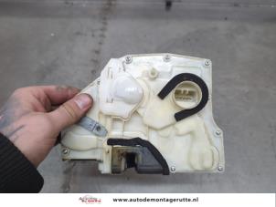 O199002 Gebruikte deurslot mechaniek 4deurs rechts-voor Suzuki Swift