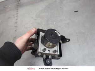 O199004 Gebruikte abs pomp Suzuki Swift