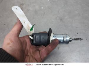 O199007 Gebruikte sleutel+contactslot Opel Meriva
