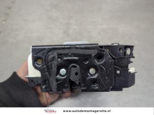 O199049 Gebruikte portierslot mechaniek 4deurs rechts-achter Volkswagen Passat