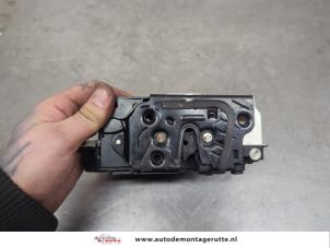 O199050 Gebruikte deurslot mechaniek 4deurs links-achter Volkswagen Passat
