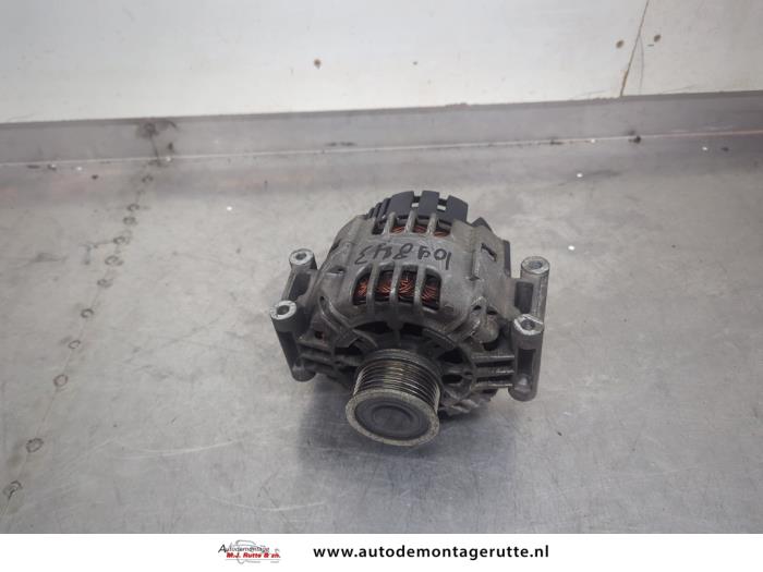 Gebruikte Alternator Volkswagen Passat O199067