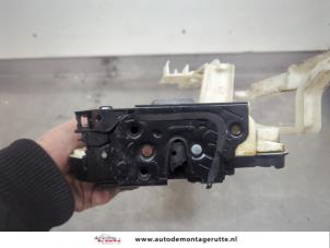 O199079 Gebruikte portierslot mechaniek 4deurs rechts-voor Volkswagen Passat