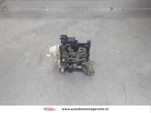 O199099 Gebruikte slotmechaniek portier 2deurs links Audi A3