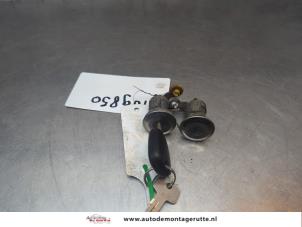 O199193 Gebruikte cilinderslot portier links Peugeot 107
